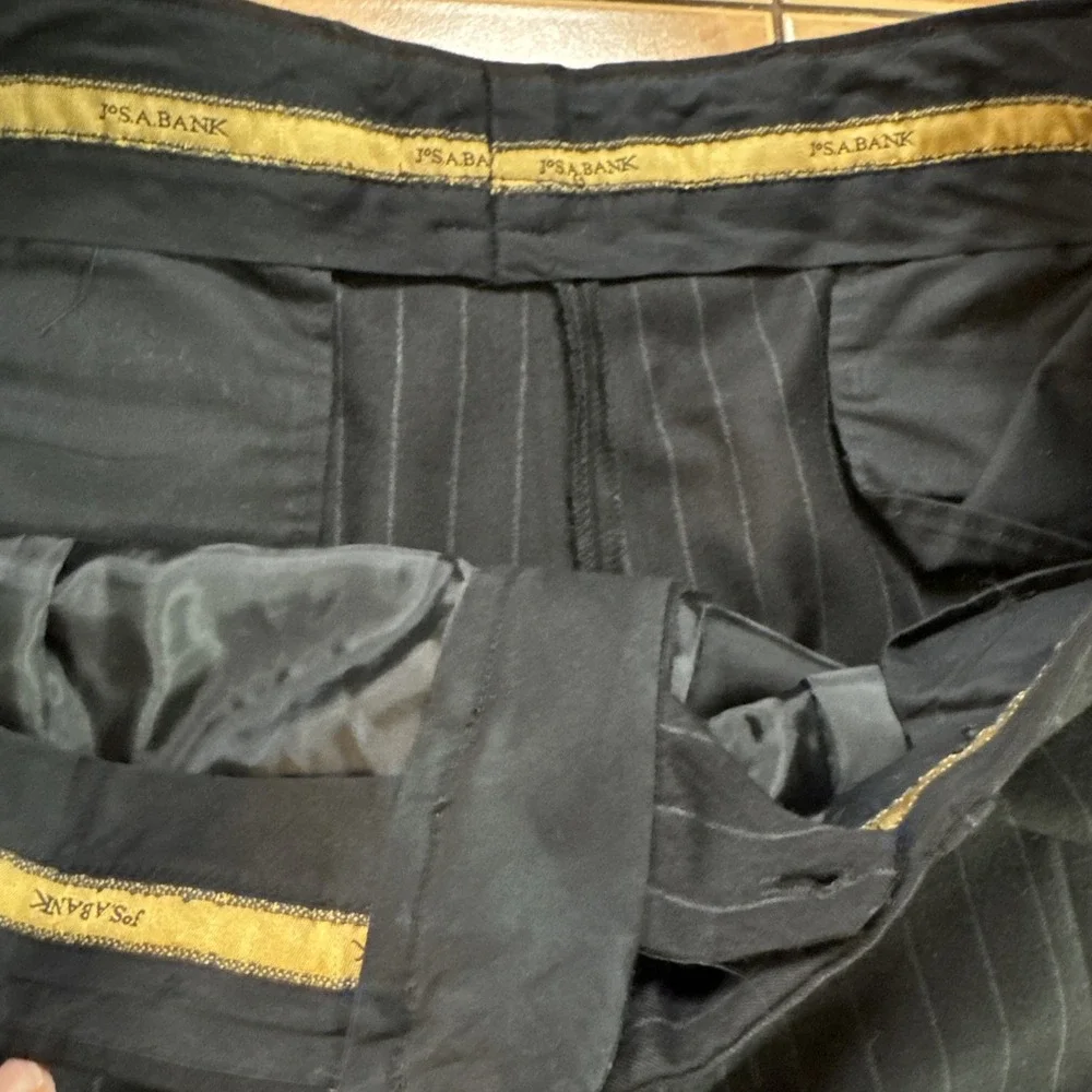 Jos A Bank Signature Gold 2 Piece Black Pin Stripe Flannel Wool Suit 44L 38 x 30